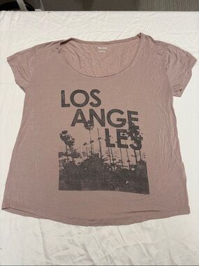 Hollister Scoop Neck Tee in Dusty Mauve with Black Graphic